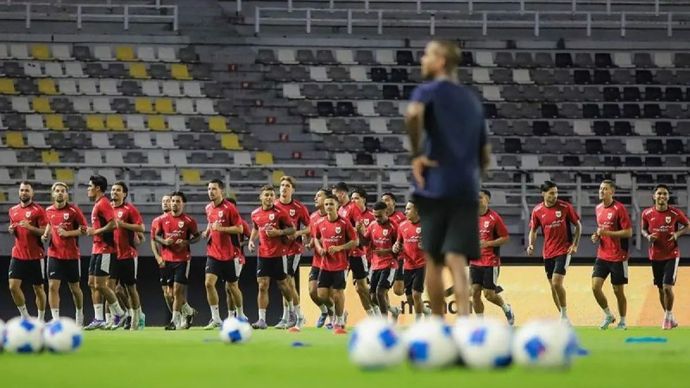 Arsip foto - Pesepak bola Timnas Indonesia mengikuti latihan resmi jelang pertandingan Fifa Matchday di Stadion Gelora Bung Tomo, Surabaya, Jawa Timur, Kamis (4/9/2025). 