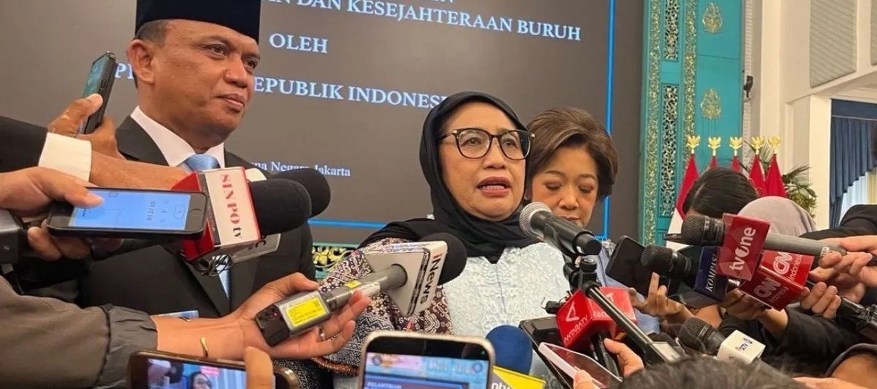 Kepala Badan Gizi Nasional (BGN) Nanik S Deyang memberikan pernyataan pers di Istana Negara, Jakarta, Senin, 8 Juni 2026.