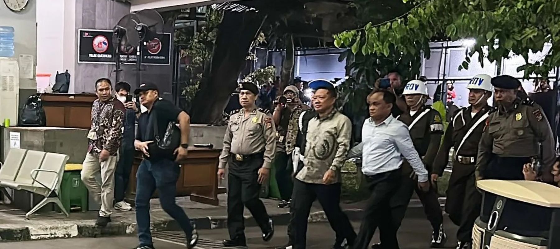 Mantan Jaksa Agung Muda Bidang Tindak Pidana Khusus (Jampidsus) Febrie Adriansyah tiba di Rumah Tahanan Negara Cabang Komisi Pemberantasan Korupsi (Rutan KPK), Jakarta, Jumat, 24 Juli 2026.