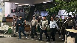 Tanpa Rompi Tahanan, Eks Jampidsus Febrie Adriansyah Tiba di Rutan KPK