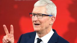 CEO Apple Tim Cook Buka Suara soal Dampak Tarif AS: Produksi iPhone Sudah Banyak di India