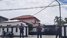 Komisi Pemberantasan Korupsi (KPK) melakukan penggeledahan di kediaman pribadi Direktur Utama PT DNG, M. Akhirun Piliang, yang berada di Kecamatan Padangsidimpuan Selatan, Kota Padangsidimpuan, Sumatera Utara, pada Jumat, 4 Juli 2025.