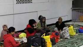 Data Badan Penanggulangan Bencana Daerah (BPBD) DKI Jakarta mencatat sebanyak 996 warga mengungsi ke 17 titik pengungsian yang tersebar di berbagai wilayah ibu kota.