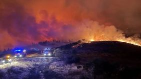 Kebakaran hutan melanda kawasan Taman Nasional Tongariro di Selandia Baru dan telah menghanguskan area sekitar 1.800 hektar sejak Sabtu, 8 November 2025 waktu setempat. 