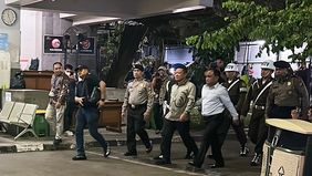 Mantan Jaksa Agung Muda Bidang Tindak Pidana Khusus (Jampidsus) Kejaksaan Agung, Febrie Adriansyah, tiba di Rumah Tahanan Negara (Rutan) Cabang Komisi Pemberantasan Korupsi (KPK) pada Jumat malam, 24 Juli 2026 setelah resmi ditetapkan sebagai tersang