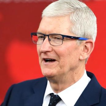CEO Apple Tim Cook Buka Suara soal Dampak Tarif AS: Produksi iPhone Sudah Banyak di India