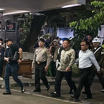 Tanpa Rompi Tahanan, Eks Jampidsus Febrie Adriansyah Tiba di Rutan KPK