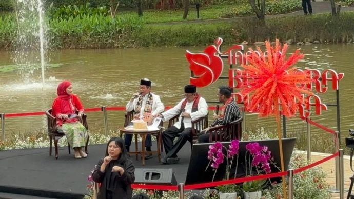 Gubernur dan Wakil Gubernur DKI Jakarta Pramono Anung dan Rano Karno dalam acara bertajuk &ldquo;Satu Tahun Membangun Jakarta Dari Bawah&rdquo; di Taman Bendera Pusaka.