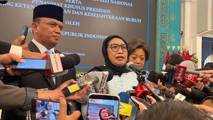 Kepala Badan Gizi Nasional (BGN) Nanik S Deyang memberikan pernyataan pers di Istana Negara, Jakarta, Senin, 8 Juni 2026.