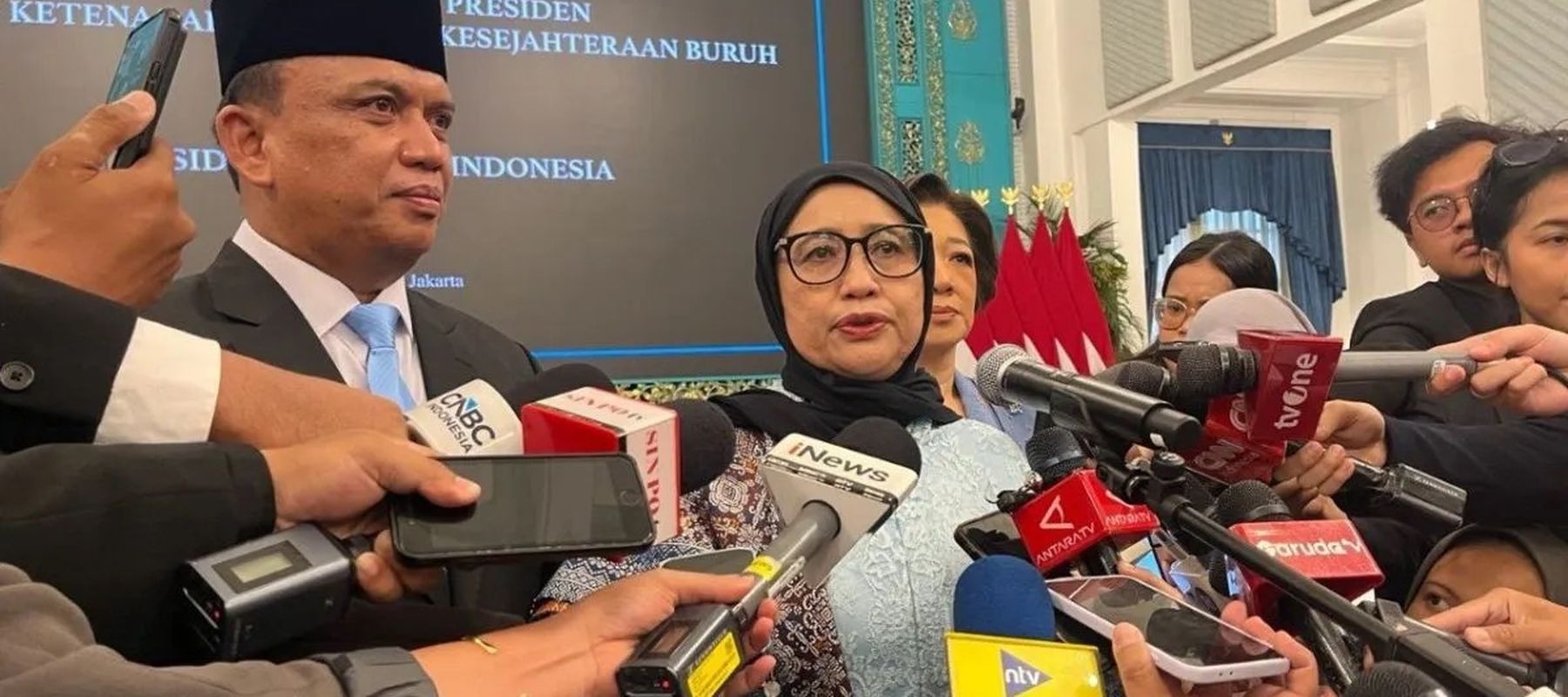 Kepala Badan Gizi Nasional (BGN) Nanik S Deyang memberikan pernyataan pers di Istana Negara, Jakarta, Senin, 8 Juni 2026.