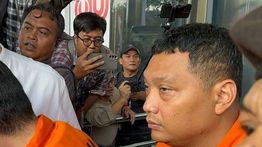 KPK Geledah Rumah Irvian Bobby, Sita Barang Bukti Dolar dan Elektronik