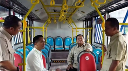 Momen Prabowo Jajal Bus Listrik Transjakarta Saat Tinjau Pabrik VKTR di Magelang