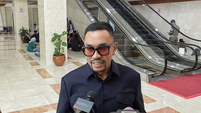 Wakil Ketua Komisi III DPR RI Ahmad Sahroni di Kompleks Parlemen, Senayan, Jakarta, Senin 18 November 2024. ANTARA/Melalusa Susthira K/am.