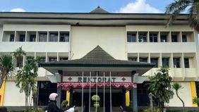 KPK menyita sejumlah dokumen dan barang bukti elektronik setelah melakukan penggeledahan di delapan rumah serta Kantor Rektorat Universitas Jenderal Soedirman (Unsoed) di Purwokerto, Kabupaten Banyumas, Jawa Tengah.