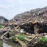 Tembok TPS Pasar Induk Kramat Jati Roboh, Warga Keluhkan Sampah Menggunung dan Bau Menyengat