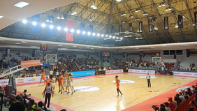 Pelita Jaya Jakarta kembali menunjukkan dominasinya di Indonesian Basketball League (IBL) 2025 dengan mengalahkan Pacific Caesar Surabaya dengan skor 102-78. Pertandingan yang digelar di GOR Mahasiswa Soemantri Brodjonegoro (GMSB), Jakarta.