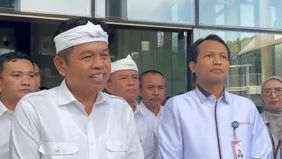 Gubernur Jawa Barat Dedi Mulyadi mendatangi Gedung Merah Putih Komisi Pemberantasan Korupsi (KPK) di Jakarta untuk mendiskusikan langkah realokasi anggaran Pemerintah Provinsi Jawa Barat yang dinilai bisa menghemat belanja rutin.