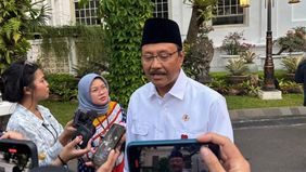 Menteri Sosial, Saifullah Yusuf, menyampaikan bahwa para siswa yang menempuh pendidikan di Sekolah Rakyat memiliki peluang untuk melanjutkan ke jenjang perguruan tinggi melalui program beasiswa yang disediakan oleh pemerintah maupun pihak swasta.