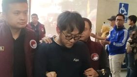 Direktorat Tindak Pidana Narkoba Bareskrim Polri berhasil mengamankan Frans Antoni (FA), sosok yang diduga berperan sebagai pengendali keuangan dalam jaringan narkotika internasional yang dikendalikan buronan Fredy Pratama.