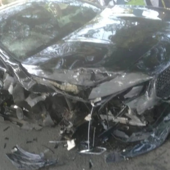 Diduga Kurang Konsentrasi, 2 Mobil Terlibat Kecelakaan di Tangsel