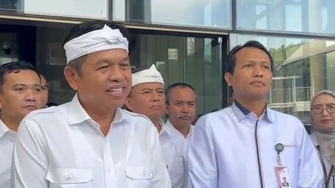 Gubernur Jawa Barat Dedi Mulyadi bersama Direktur Korsup Wilayah II KPK Bahtiar Ujang Purnama di Gedung Merah Putih KPK.