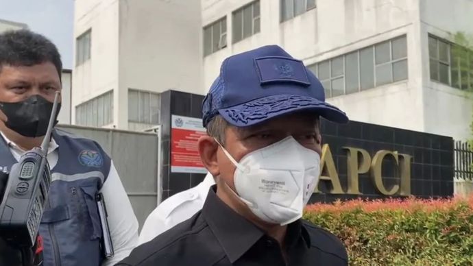 Menteri Lingkungan Hidup Hanif Faisol Nurofiq dalam upaya dekontaminasi cemaran radio nuklida Cesium-137 di kawasan industri Cikande, Kabupaten Serang, Selasa, 23 September 2025.