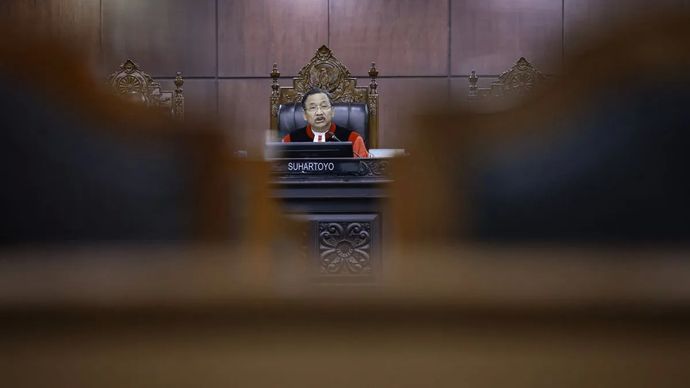 Ketua Mahkamah Konstitusi (MK) Suhartoyo memimpin sidang pengucapan putusan pengujian formil Undang-Undang Nomor 1 Tahun 2025 tentang Perubahan Ketiga Atas Undang-Undang Nomor 19 Tahun 2003 tentang Badan Usaha Milik Negara (BUMN) di Gedung MK, Jakarta, Rabu, 17 September 2025.
