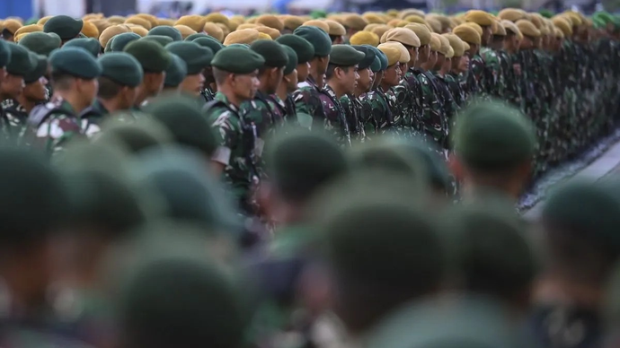 Prajurit TNI mengikuti apel kesiapan pasukan pengamanan peringatan Hari Buruh di kawasan Monas, Jakarta, Kamis (30/4/2026). Polda Metro Jaya bersama Kodam Jaya dan Pemprov DKI Jakarta menyiapkan 24.980 personel untuk pengamanan aksi Hari Buruh di Jakarta yang berpusat di kawasan Monas dan depan Gedung DPR/MPR. ANTARA FOTO/Hafidz Mubarak A/agr