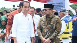 Cek Fakta: Jokowi Minta KPK Tangguhkan Penahanan Yaqut Cholil Ternyata Hoaks