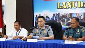 Petugas Kantor Imigrasi Kelas I Khusus TPI Surabaya bekerja sama dengan personel Lanudal Juanda berhasil menggagalkan upaya lima orang warga negara Indonesia yang hendak menjual ginjal secara ilegal ke India.