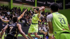 Pacific Caesar Surabaya mengakhiri musim reguler IBL 2025 dengan hasil manis usai menaklukkan Kesatria Bengawan Solo 110-104 dalam pertandingan yang digelar di GOR Pacific Caesar, Surabaya, Sabtu malam, 14 Juni 2025.