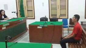 Seorang pria bernama Nefri Zaldi (32) menghadapi tuntutan hukuman penjara selama dua tahun setelah didakwa mencuri sepasang sandal mewah milik mantan majikannya. 