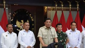 Menteri Koordinator Bidang Politik dan Keamanan (Menko Polkam) ad interim Sjafrie Sjamsoeddin menyampaikan apresiasi kepada Jenderal (Purn) Budi Gunawan atas dedikasi dan kontribusinya selama menjabat sebagai Menko Polkam. 