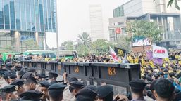 Aksi Mahasiswa di Thamrin Berakhir Damai, Massa Bubarkan Diri Dengan Tertib