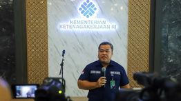 KPK Geledah Ruangan Kabiro Humas Kemenaker Sunardi Manampiar Sinaga