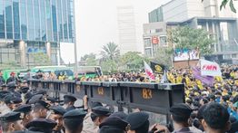 Aksi Mahasiswa di Thamrin Berakhir Damai, Massa Bubarkan Diri Dengan Tertib