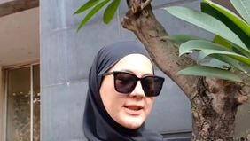 Model dan selebritas Paula Verhoeven memenuhi panggilan penyidik Polda Metro Jaya sebagai saksi dalam penyidikan kasus dugaan penipuan perjalanan umrah yang melibatkan Hanania Travel.