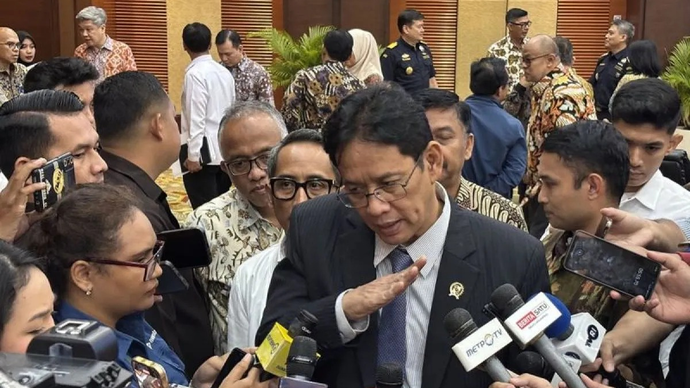 Menteri Keuangan Purbaya Yudhi Sadewa menjawab pertanyaan wartawan dalam wawancara cegat di kantor Kementerian Keuangan, Jakarta, Kamis (9/4/2026). ANTARA/Imamatul Silfia/pri.