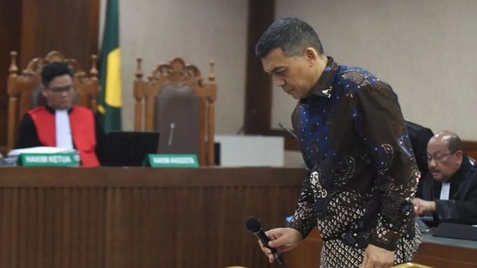 Terdakwa kasus dugaan pemerasan dan gratifikasi dalam pengurusan izin tinggal warga negara asing (WNA) di lingkungan Direktorat Jenderal Imigrasi, Silmy Karim di sidang pembacaan surat dakwaan di Pengadilan Tindak Pidana Korupsi (Tipikor), Jakarta, Kamis, 29 Oktober 2926.