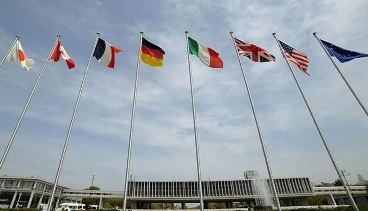 Bendera Kelompok G7, terdiri dari Amerika Serikat (AS), Inggris, Kanada, Prancis, Jerman, Italia dan Jepang. (ANTARA/Anadolu/py) <b>(Antara)</b>