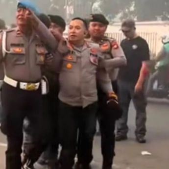 AKBP Adri Desas Furyanto Retak Lutut Saat Padamkan Api saat Demo di DPR