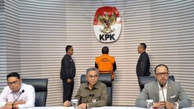 Tim Kuasa hukum Sekjen PDI Perjuangan Hasto Kristiyanto, Maqdir Ismail, menyatakan pihaknya menduga penahanan kliennya oleh Komisi Pemberantasan Korupsi (KPK) adalah tidak sah.