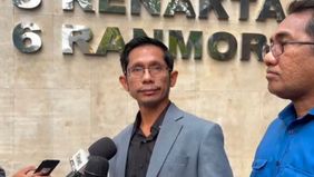 Wakil Ketua Umum organisasi relawan pendukung Presiden Joko Widodo, Projo, Freddy Damanik, mengungkapkan bahwa dirinya dipanggil oleh Polda Metro Jaya sebagai saksi dalam kasus dugaan ijazah palsu yang menimpa Presiden ke-7 RI, Joko Widodo (Jokowi).