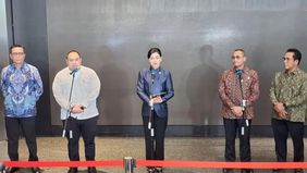 Otoritas Jasa Keuangan (OJK) akan mulai membuka data kepemilikan saham investor pada perusahaan tercatat dengan porsi di atas 1 persen sebagai bagian dari upaya peningkatan transparansi pasar modal Indonesia.