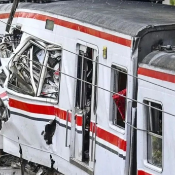 Polisi Periksa Sopir Taksi Online dan Petugas KAI Terkait Kecelakaan KRL di Bekasi Timur