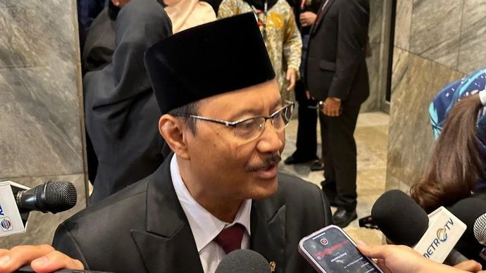 Arsip foto - Menteri Sosial (Mensos) Saifullah Yusuf atau akrab disapa Gus Ipul saat memberikan keterangan kepada wartawan usai menghadiri Sidang Tahunan MPR dan Sidang Bersama DPR dan DPD 2025 di Kompleks Parlemen, Jakarta, Jumat 15 Agustus 2025. ANTARA/Rio Feisal/pri.