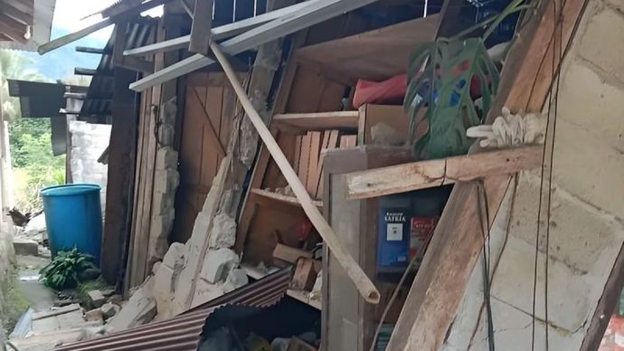 Rumah warga mengalami kerusakan akibat gempa bumi tektonik berkekuatan magnitudo 6,7 yang terjadi di Sulawesi Tengah, Selasa, 16 Juni 2026.