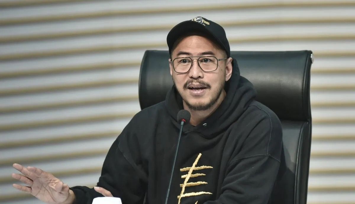  Komedian Pandji Pragiwaksono pada konferensi pers puncak pertunjukan stand up comedy bertajuk 'Mens Rea' di Gedung Merah Putih KPK, Jakarta Selatan, Senin (25/8/2025). Komika Pandji Pragiwaksono berkolaborasi dengan KPK menggelar puncak pertunjukan  <b>(Antara)</b>