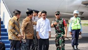 Menteri Sekretaris Negara Pratikno mengatakan Presiden Joko Widodo melakukan pertemuan silaturahmi dengan Presiden Terpilih Prabowo Subianto di kediaman pribadi Jokowi di Sumber, Solo, Jawa Tengah, Minggu.