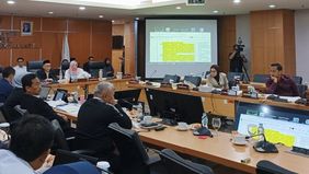 Astrid Khairunisha atau lebih dikenal sebagai Astrid Kuya tetap menghadiri rapat kerja Panitia Khusus (Pansus) Rancangan Peraturan Daerah (Ranperda) Penyelenggaraan Pendidikan DPRD DKI Jakarta, meski sebelumnya rumahnya di kawasan Pondok Bambu, Duren